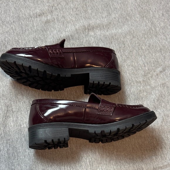 Old Navy Women's Glossy Maroon Loafers - Picture 5 of 9